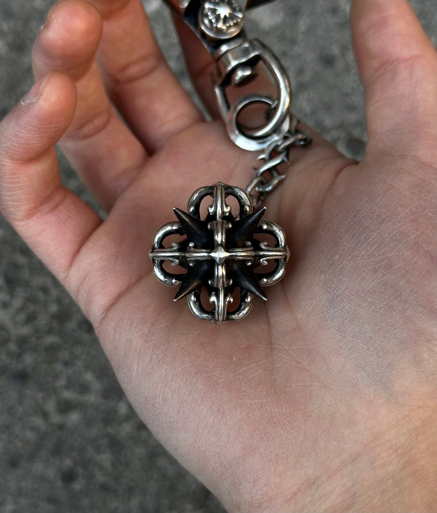 Cult Flower Keychain - Project Comte