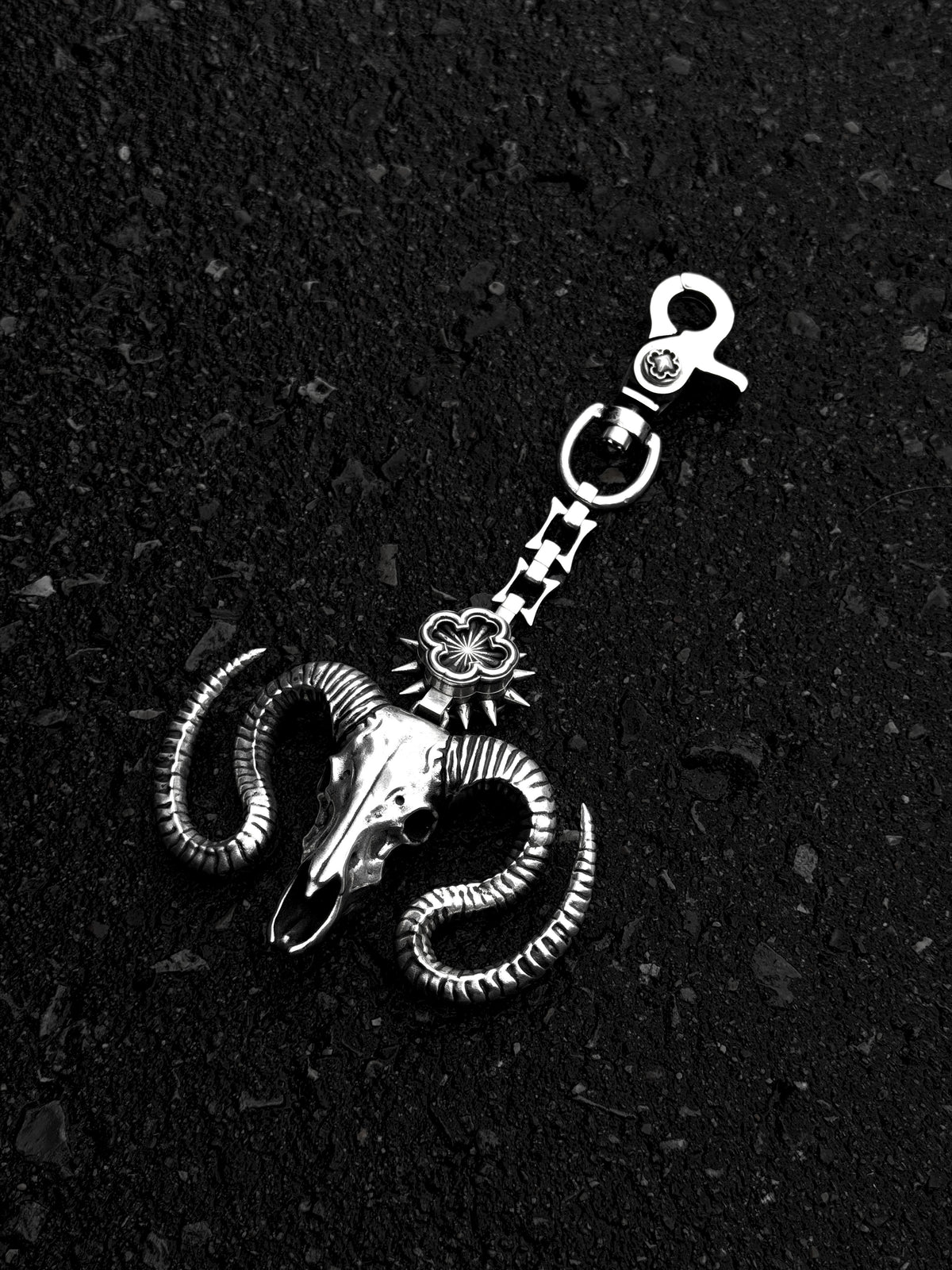RAMSKULL KEYCHAIN - 925 SILVER