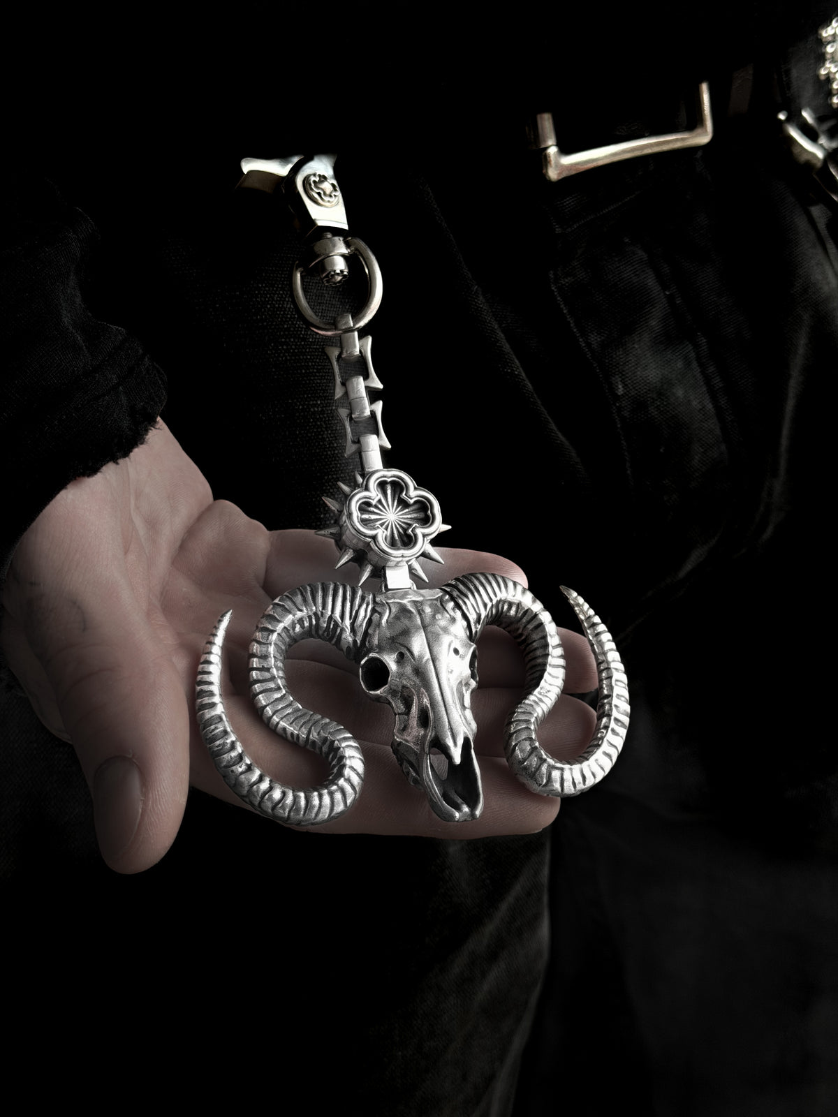 RAMSKULL KEYCHAIN - 925 SILVER