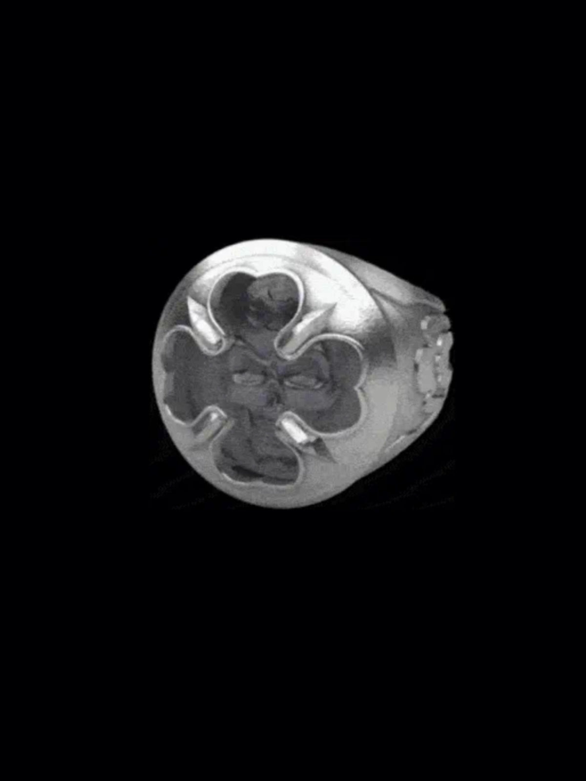 CRYSTAL SKULL RING