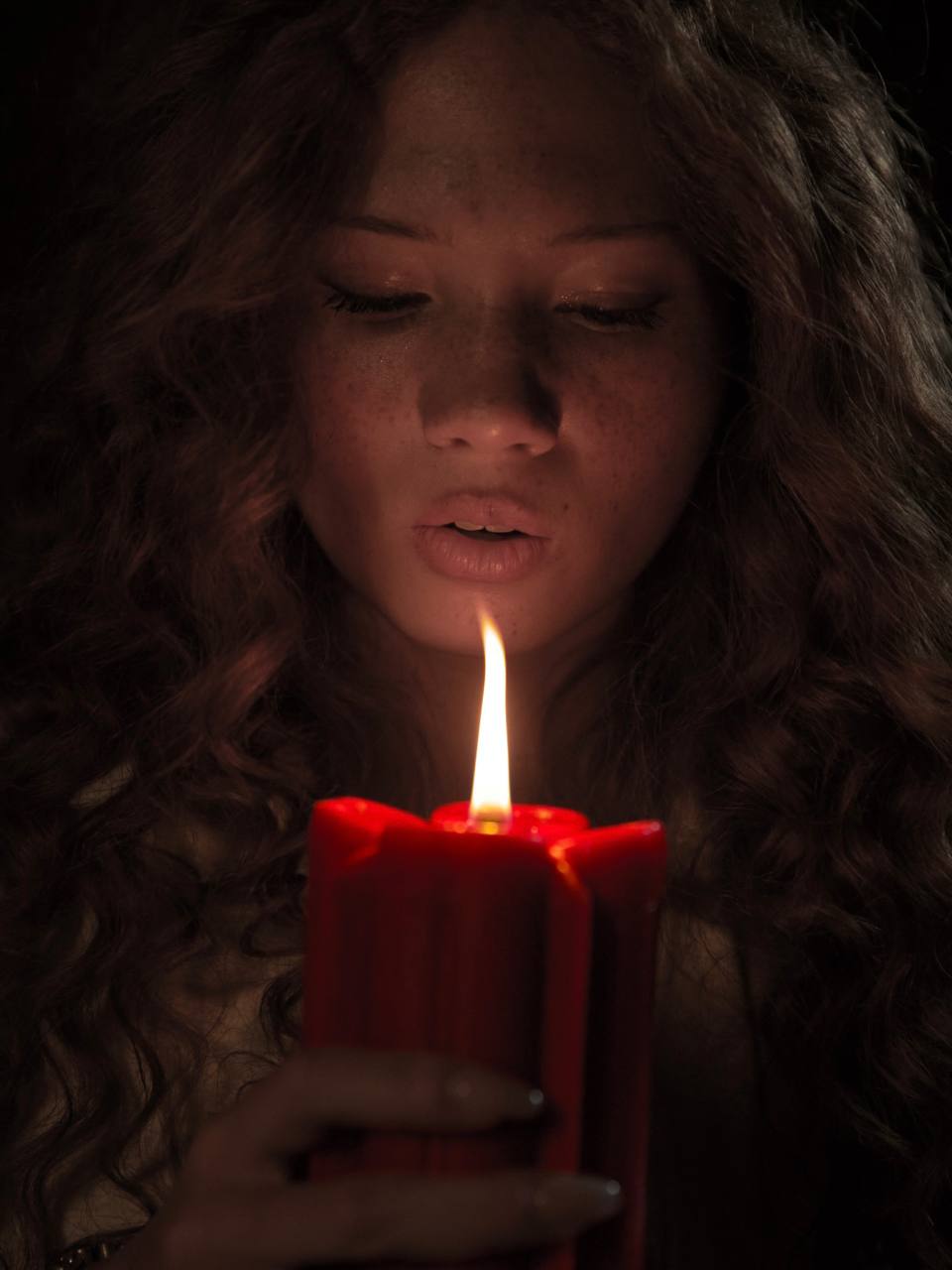 CANDLE (WITH A MYSTERY RING)