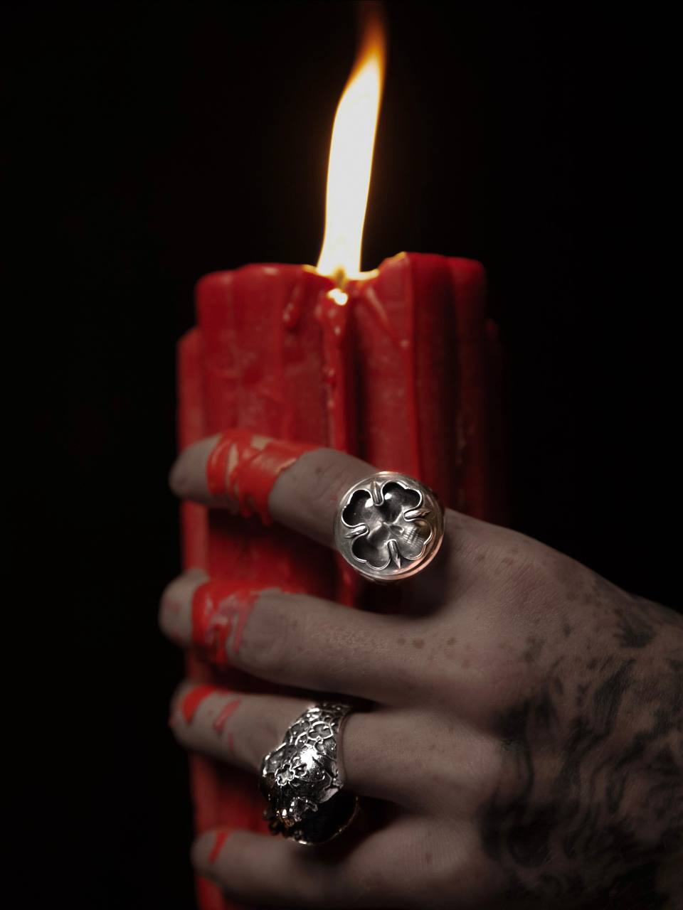 CANDLE (WITH A MYSTERY RING)
