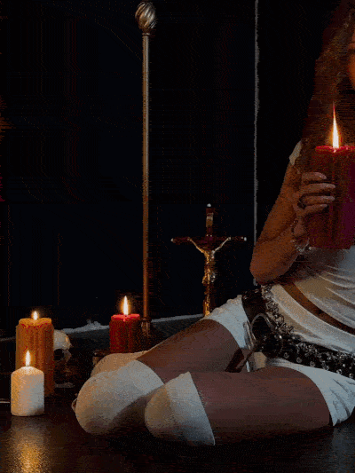 CANDLE (WITH A MYSTERY RING)
