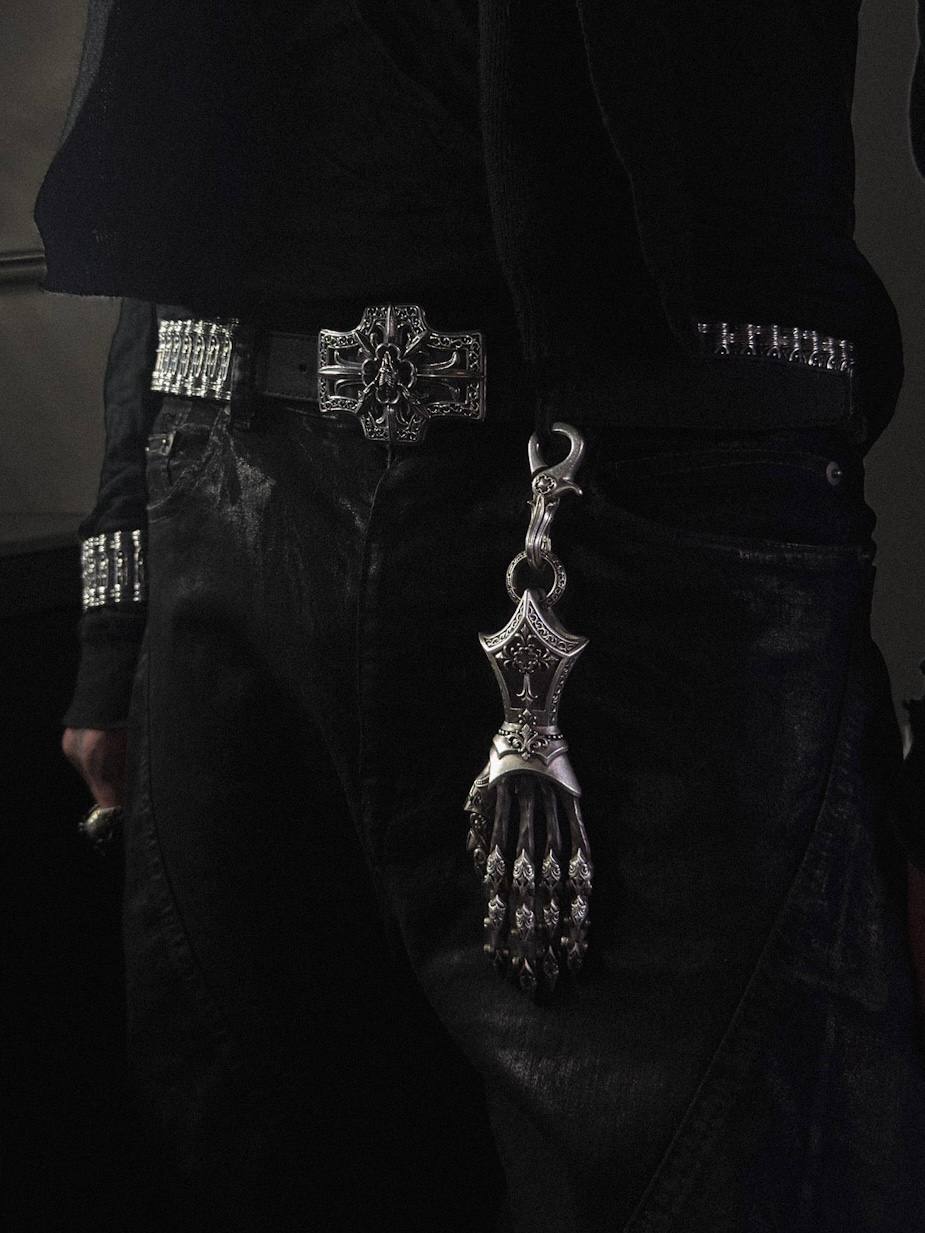 KNIGHTS GLOVE KEYCHAIN