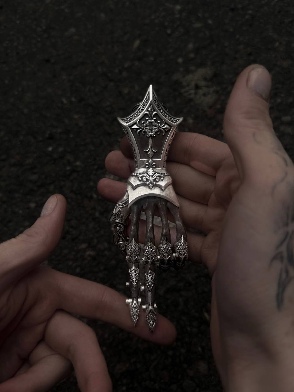 KNIGHTS GLOVE KEYCHAIN