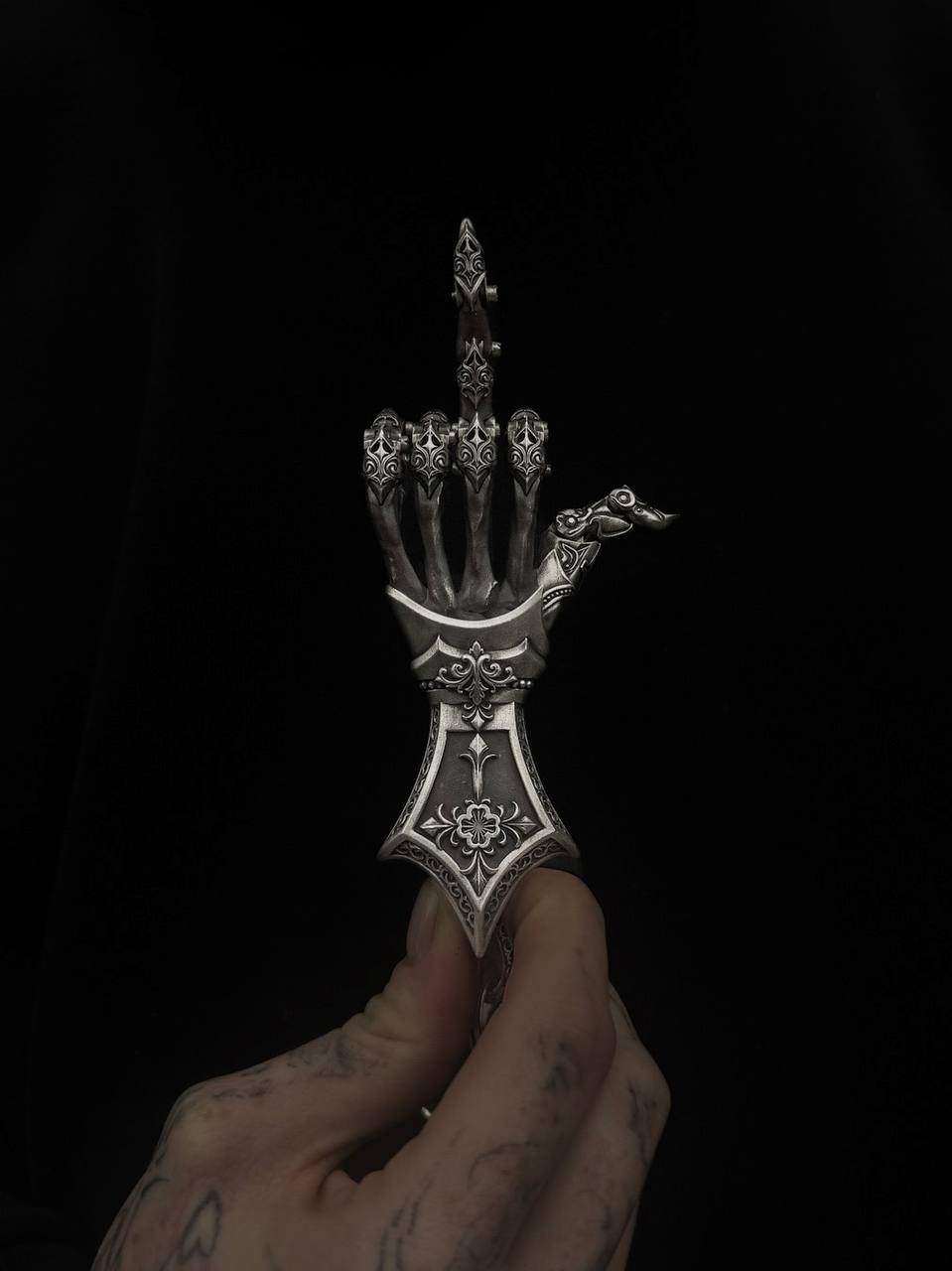 KNIGHTS GLOVE KEYCHAIN