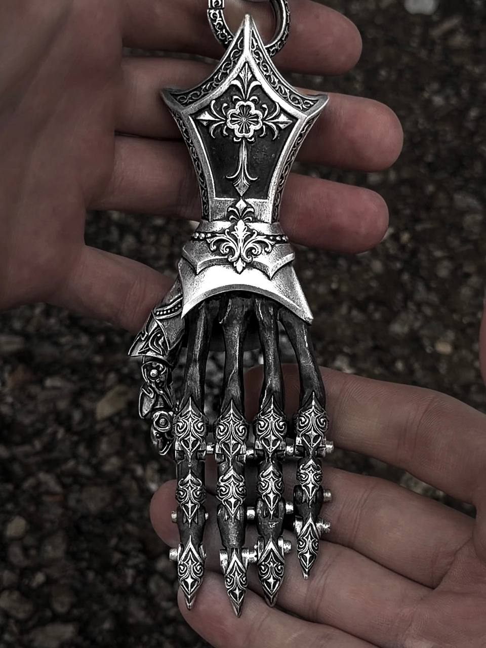 KNIGHTS GLOVE KEYCHAIN