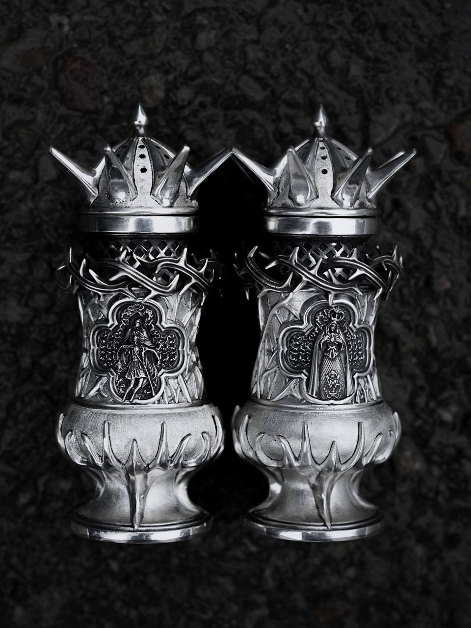 INSIGNIA SHAKERS